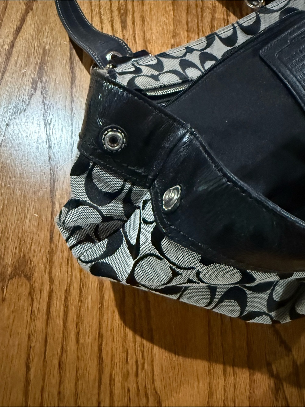 Coach Black and Cream Signature Shoulder Bag - Picture 8 of 10